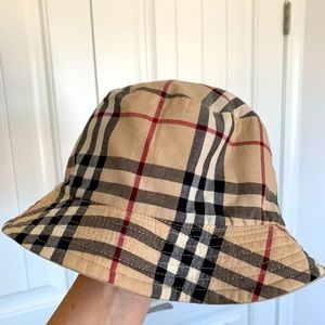 Authentic Burberry bucket hat. Bought in London. Fits xs-s. Reversible
